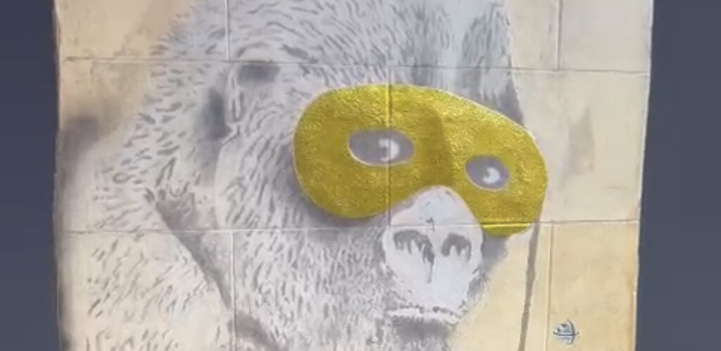 High resolution 3D scan of Banksy's gorilla with augmentic golden metallic mask.